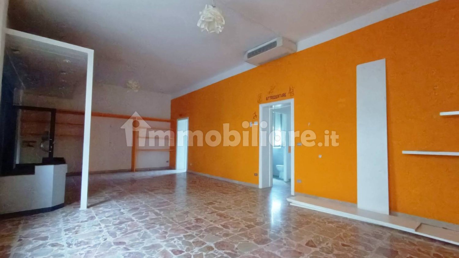 3 rooms Commercial property in Parabiago, Italy No. 323505
