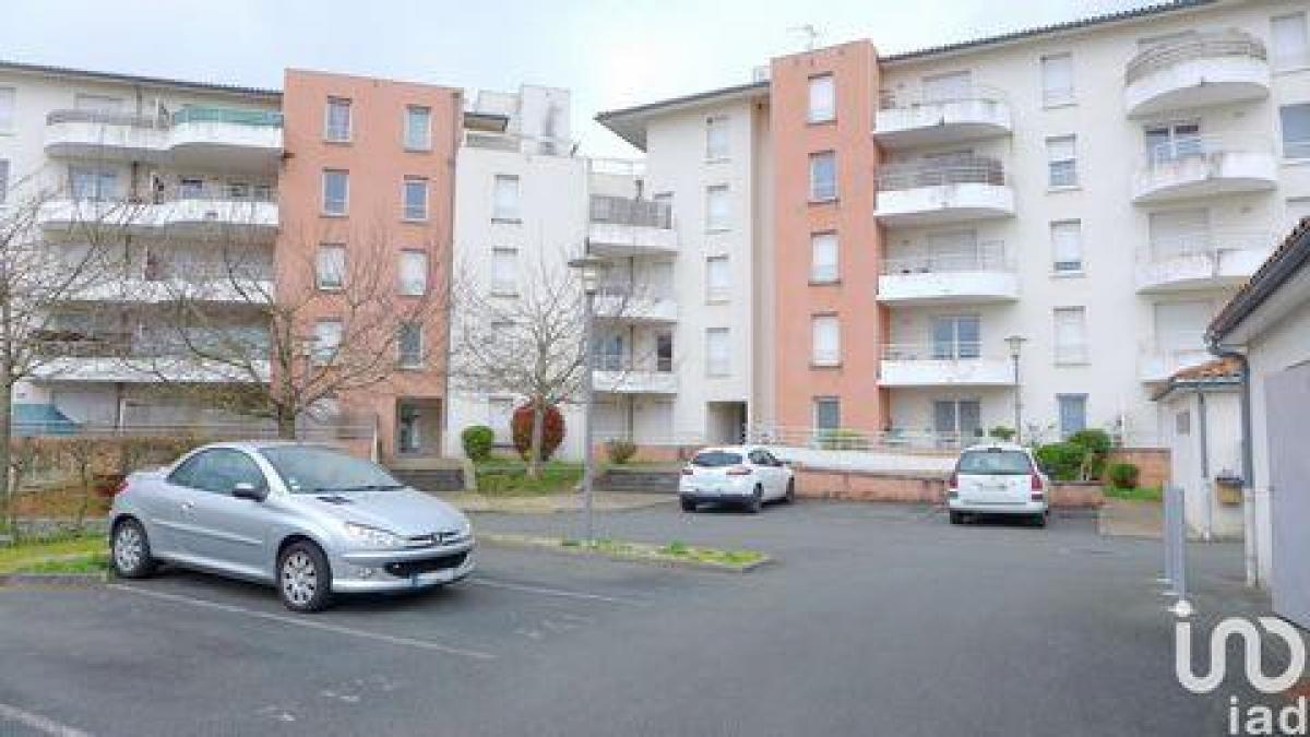 2 bedrooms Condo in Poitiers, France No. 36092