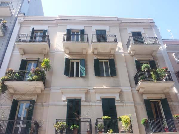3 rooms Commercial property in Bari, Italy No. 83631