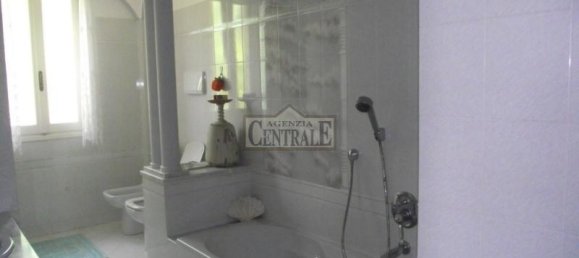 8 rooms Villa in Sanremo, Italy No. 231755 6