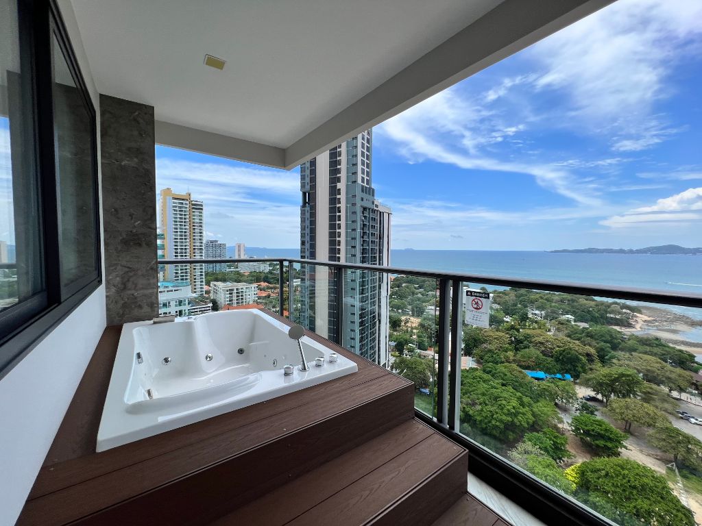 6 bedrooms Condo in Pattaya, Thailand No. 12133