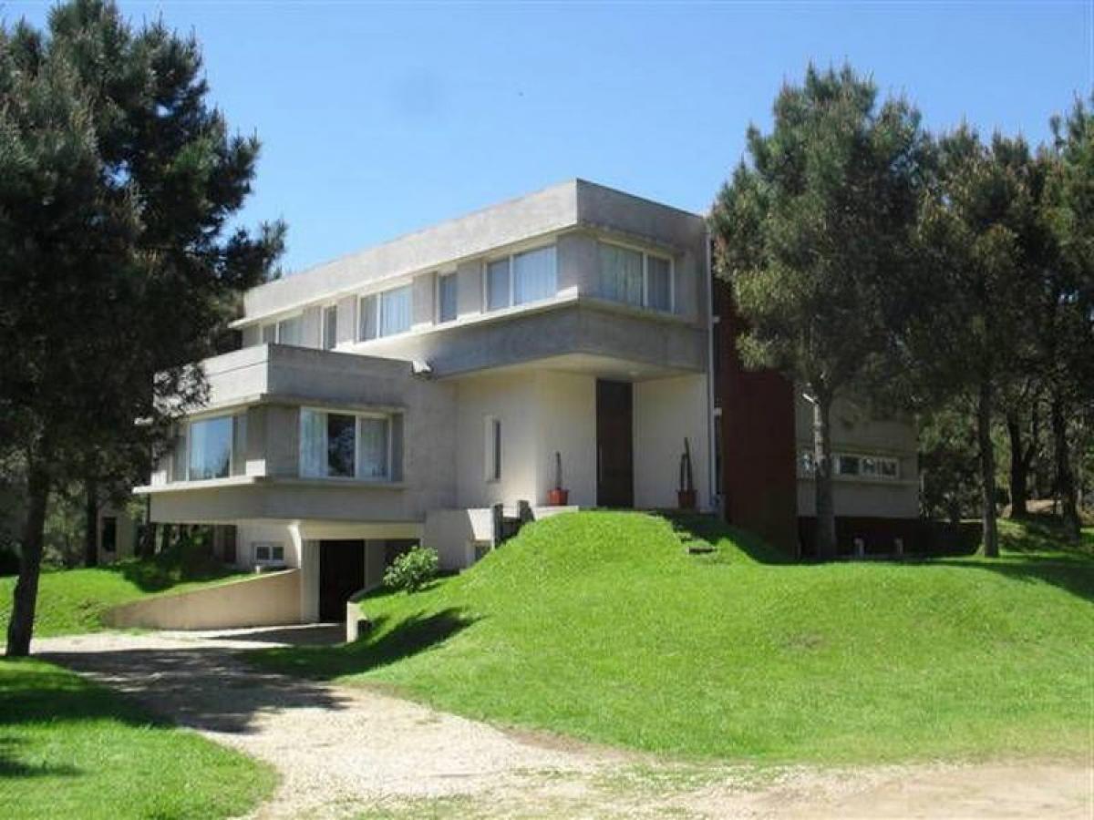 6 bedrooms House in Mar del Plata, Argentina No. 78623