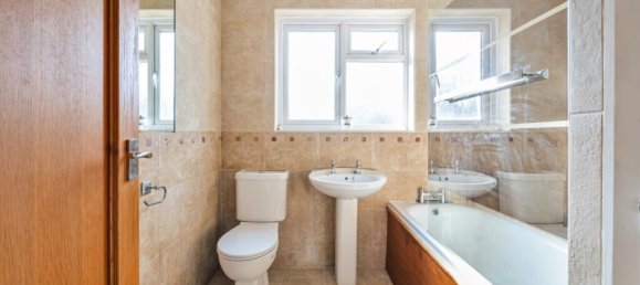 3 Schlafzimmer Gewerbliche Immobilie in Sutton, United Kingdom, Nr. 13460 7