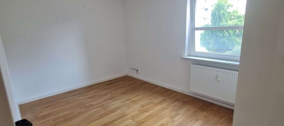 4 rooms Apartment in Markisches Viertel, Germany No. 227705 5