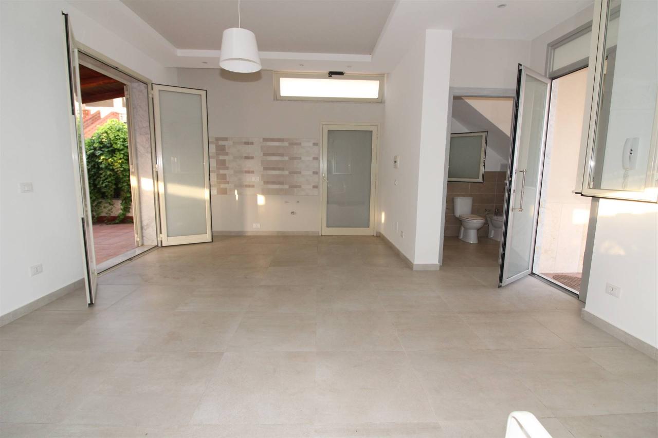 Villa de 4 habitaciónes en Augusta, Italy No. 24319