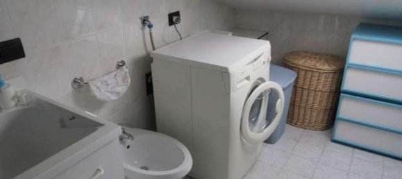 Apartamento de 4 habitaciónes en Erba, Italy No. 300077 8