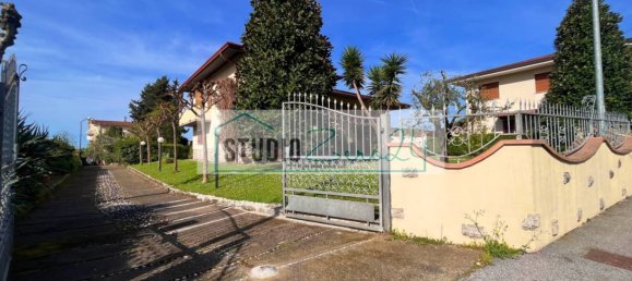 5 bedrooms Villa in Massarosa, Italy No. 121831 4