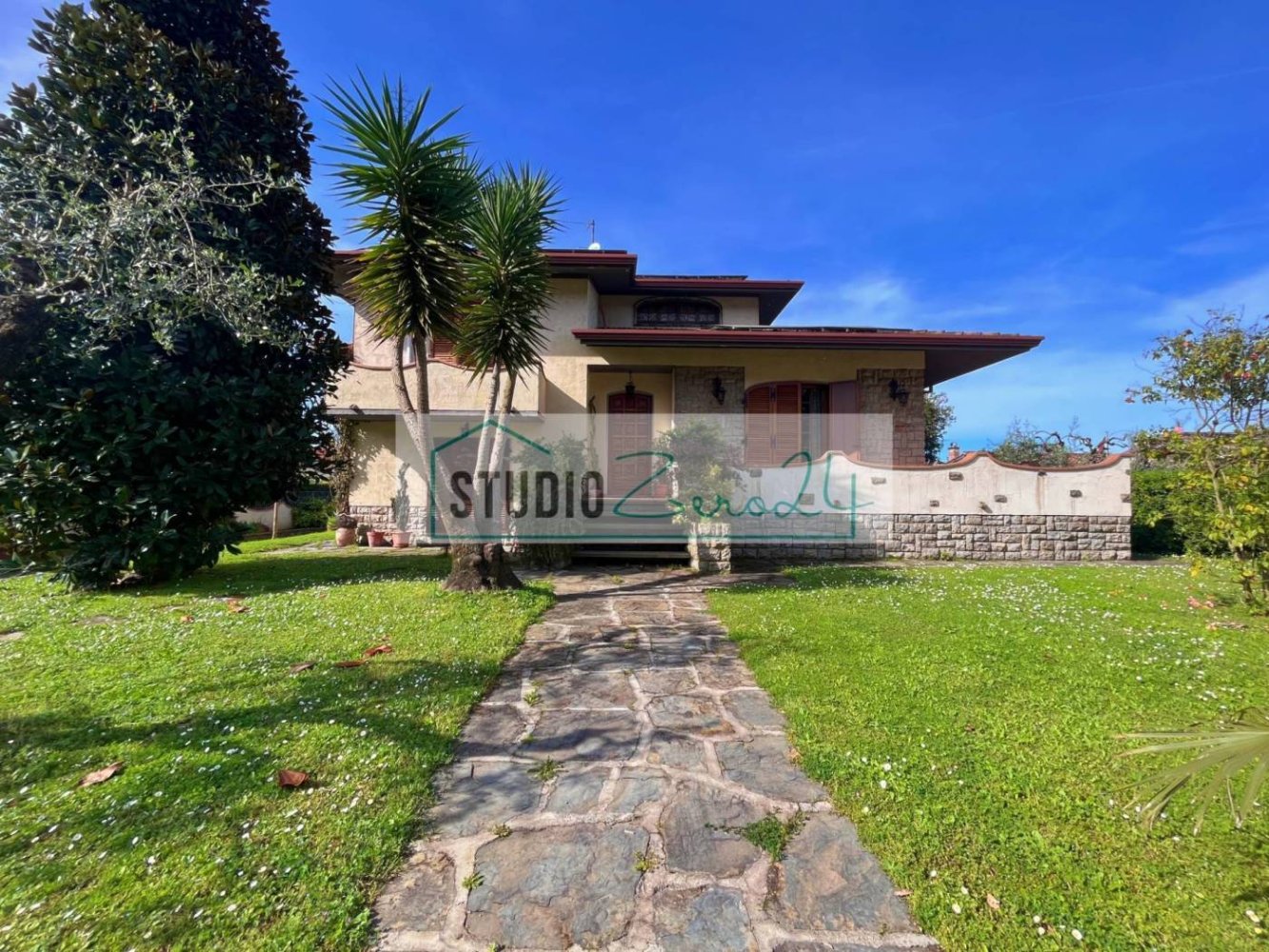 5 bedrooms Villa in Massarosa, Italy No. 121831
