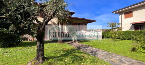 5 bedrooms Villa in Massarosa, Italy No. 121831 3