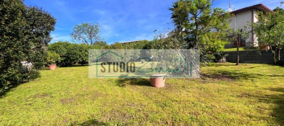 5 bedrooms Villa in Massarosa, Italy No. 121831 11