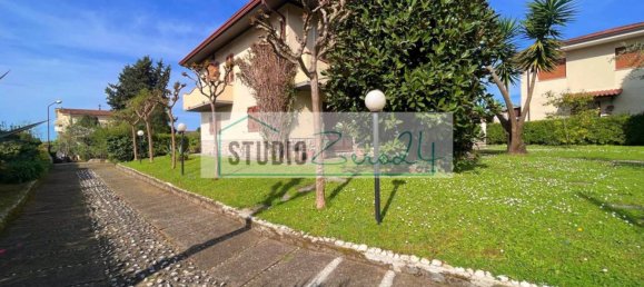 5 bedrooms Villa in Massarosa, Italy No. 121831 5