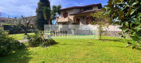 5 bedrooms Villa in Massarosa, Italy No. 121831 2