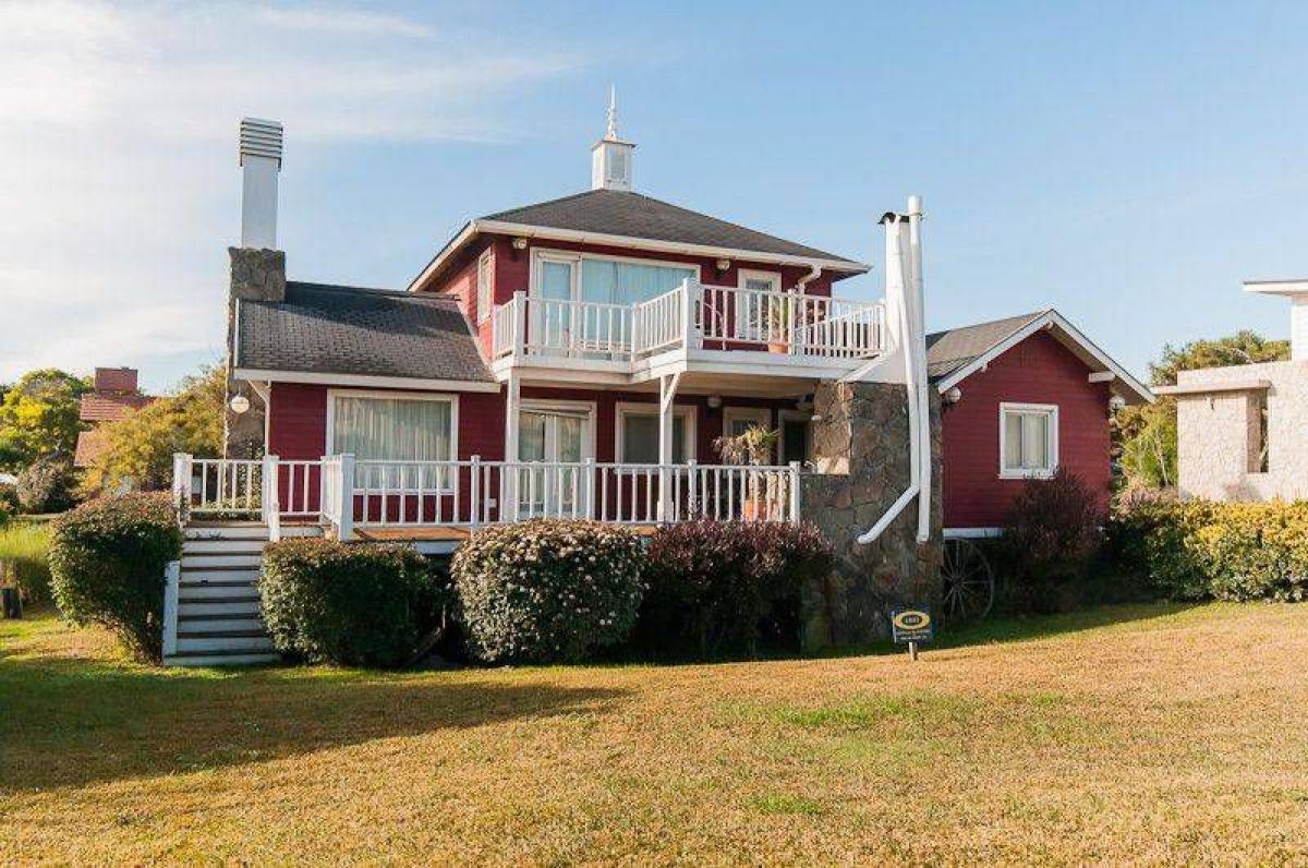 3 bedrooms House in Mar del Plata, Argentina No. 94737