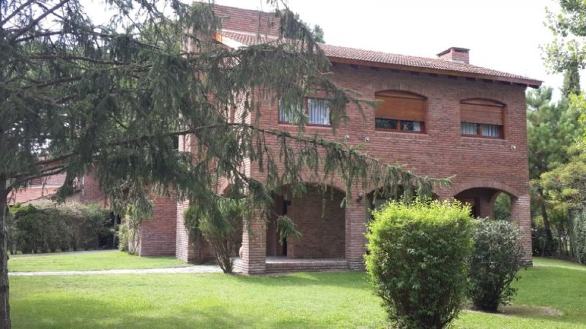 3 bedrooms House in Mar del Plata, Argentina No. 103323