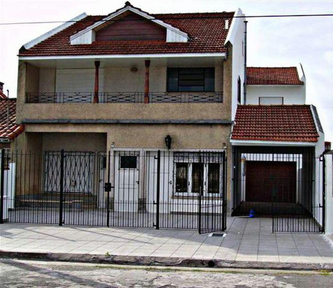 6 bedrooms House in Mar del Plata, Argentina No. 85472