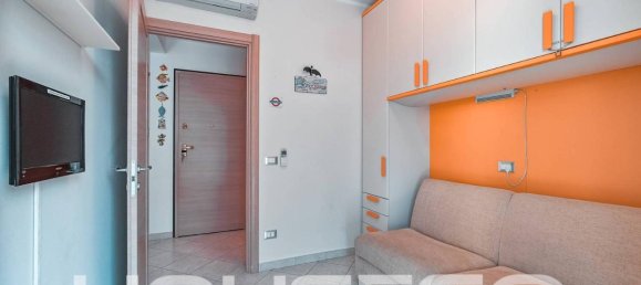 3 rooms Apartment in Spotorno, Italy No. 33199 6