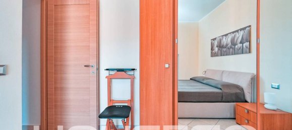 3 rooms Apartment in Spotorno, Italy No. 33199 33