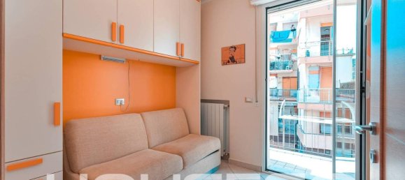 3 rooms Apartment in Spotorno, Italy No. 33199 3
