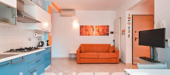 3 rooms Apartment in Spotorno, Italy No. 33199 12