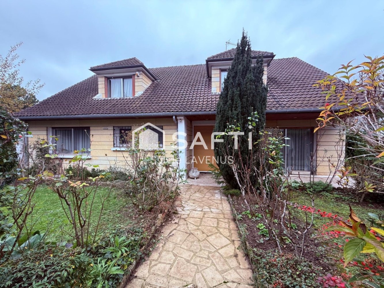 Вилла с 6 спальнями в Суассон, Франция № 54249