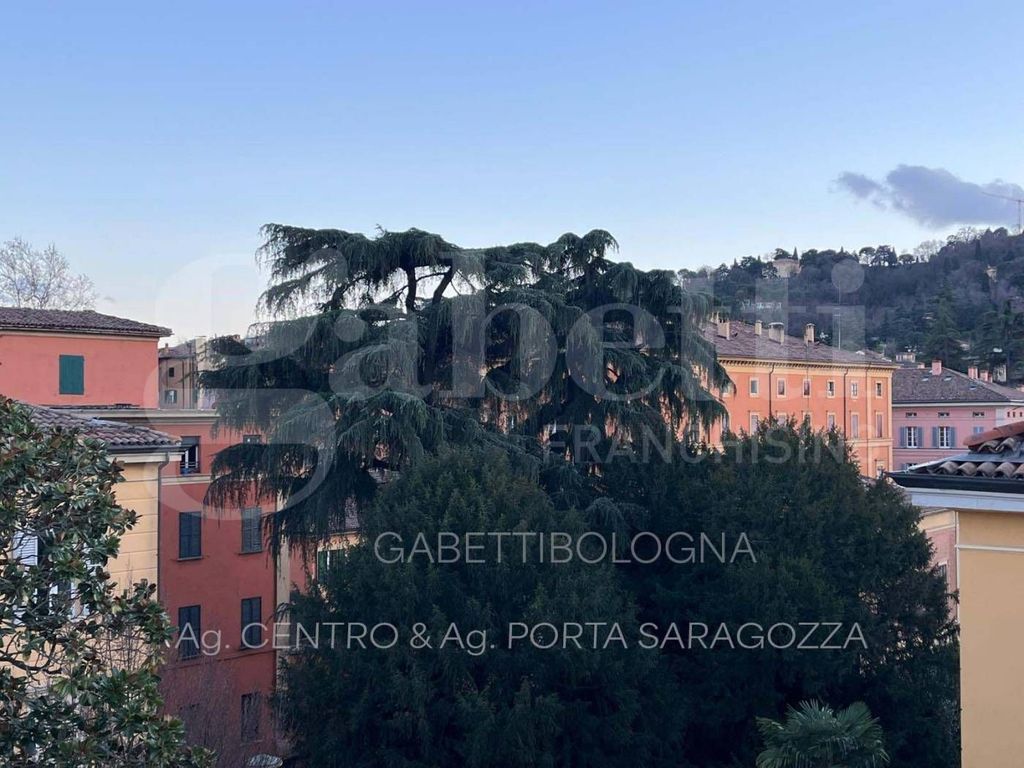 2 bedrooms Apartment in Bologna, Italy No. 19127