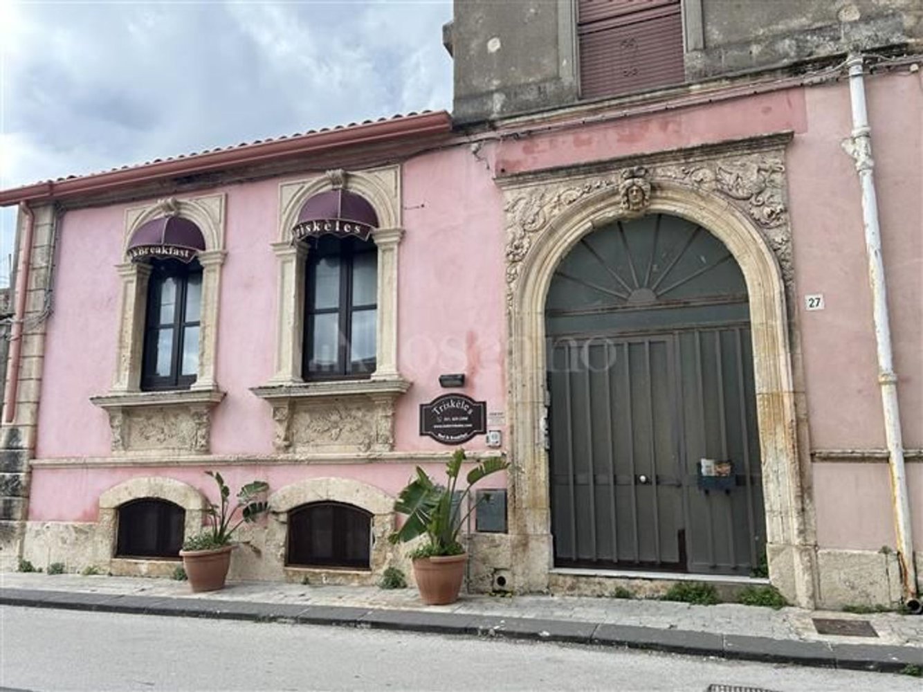 Edificio en Syracuse, Italy 400 m² No. 246676