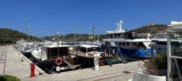 Propriété commerciale à Santa Teresa Gallura, Italy 74m² No. 372507 9