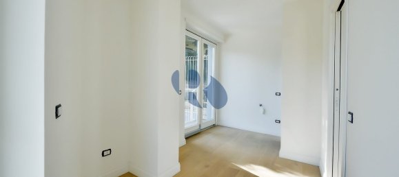 6 rooms Apartment in Rome, Italy No. 198659 20