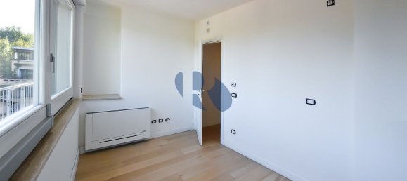 6 rooms Apartment in Rome, Italy No. 198659 48