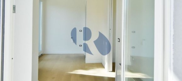 6 rooms Apartment in Rome, Italy No. 198659 21