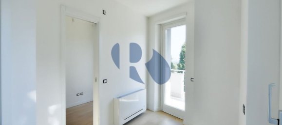 6 rooms Apartment in Rome, Italy No. 198659 18