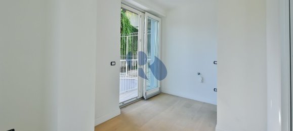 6 rooms Apartment in Rome, Italy No. 198659 32