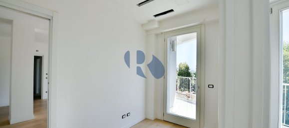 6 rooms Apartment in Rome, Italy No. 198659 16