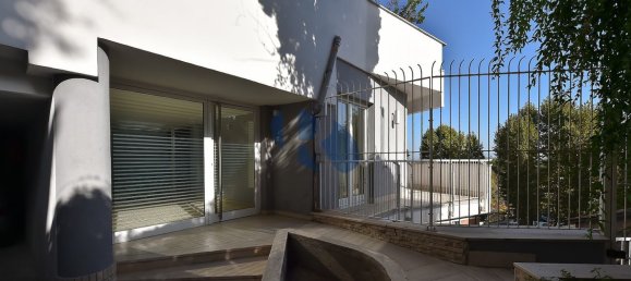 6 rooms Apartment in Rome, Italy No. 198659 3