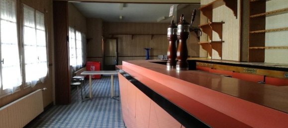 280m² Commercial property in Chisseaux, France No. 82465 6