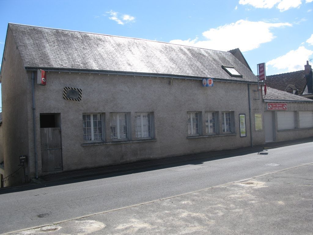 280m² Commercial property in Chisseaux, France No. 82465