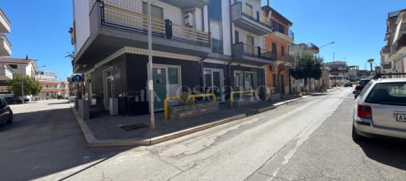 3 rooms Commercial property in Stornara, Italy No. 324976 2