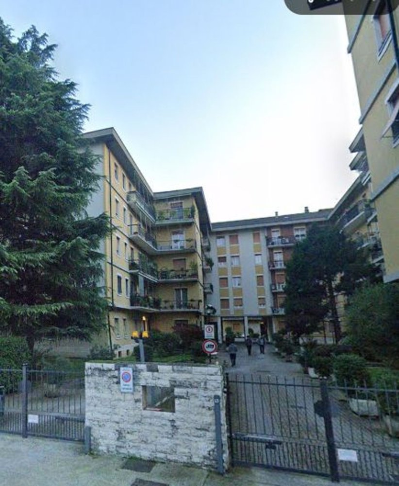 4 rooms Apartment in Brescia, Italy No. 287558