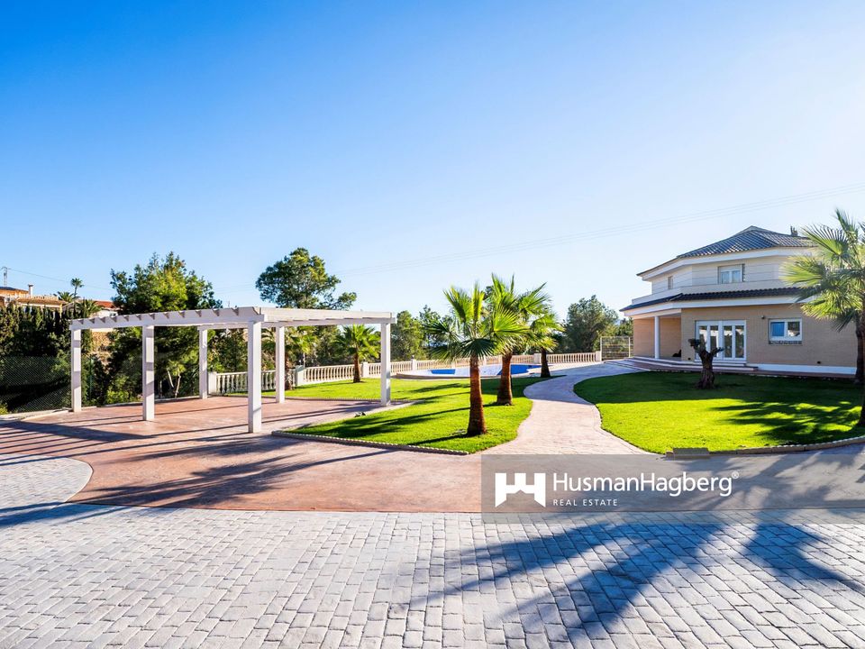 4 bedrooms House in La Nucia, Spain No. 279537