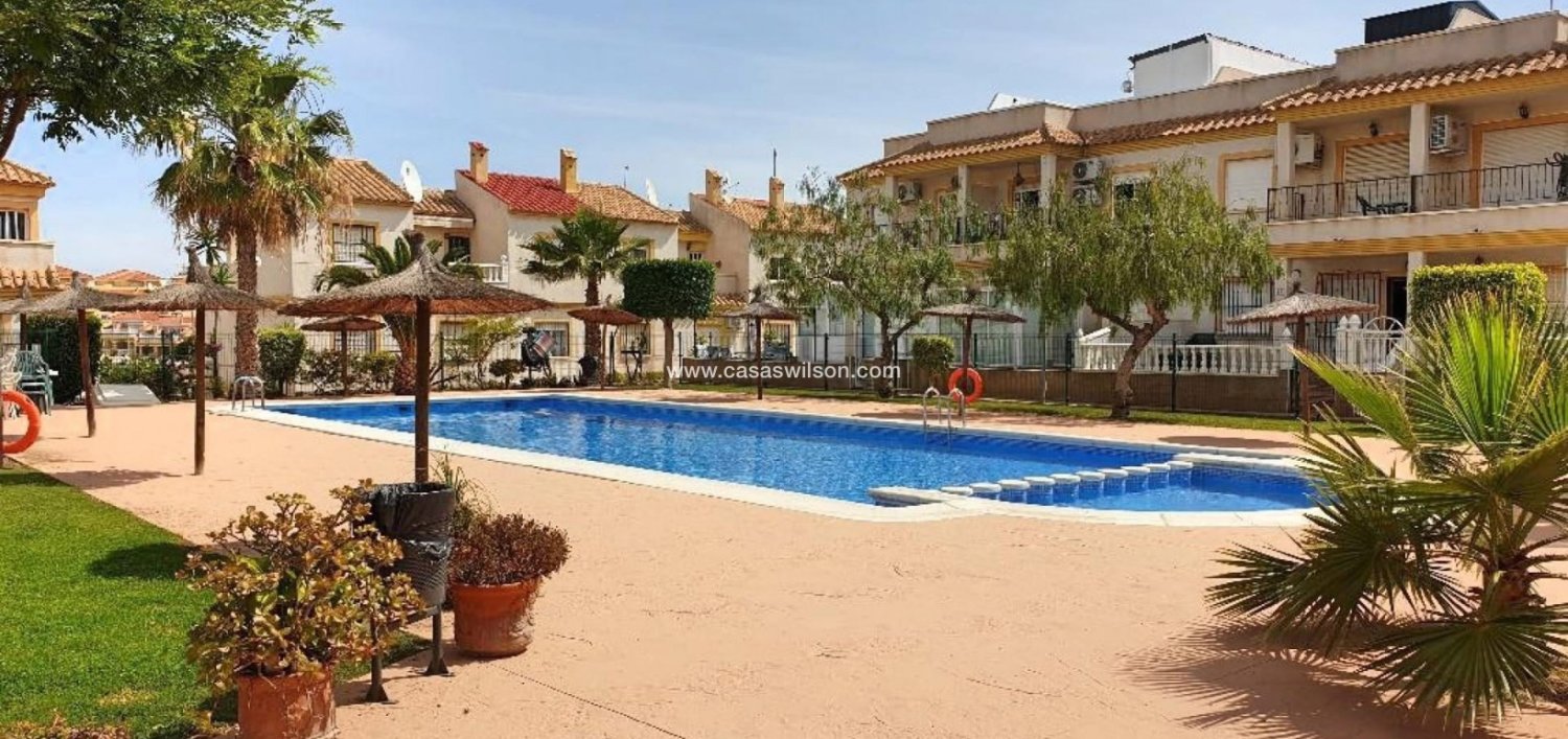 Adosado de 3 dormitorios en Alicante, Spain No. 248241