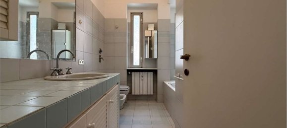 2 bedrooms Apartment in Milan, Italy No. 373154 16