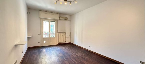 2 bedrooms Apartment in Milan, Italy No. 373154 3