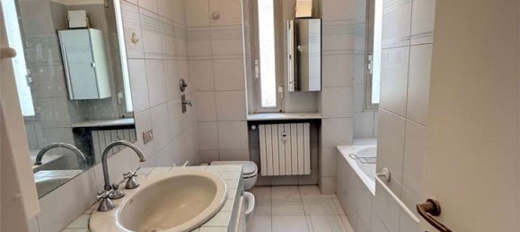 2 bedrooms Apartment in Milan, Italy No. 373154 17