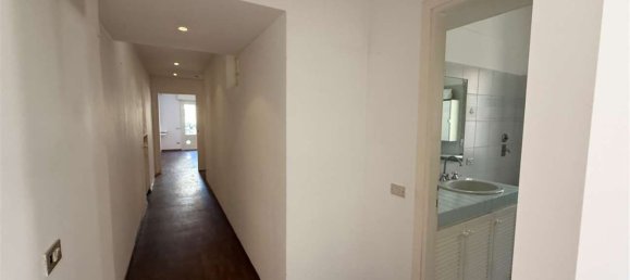 2 bedrooms Apartment in Milan, Italy No. 373154 15
