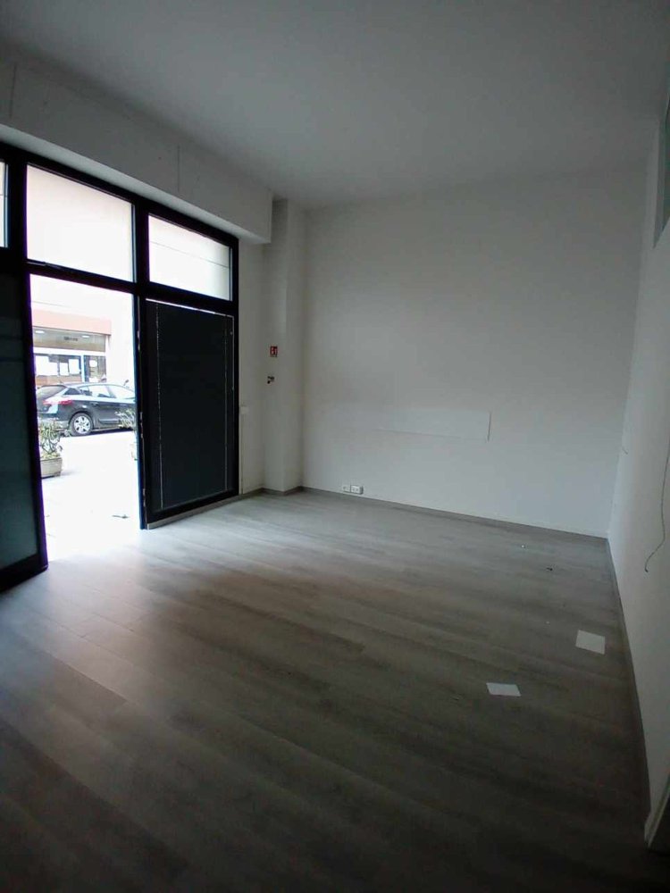  عقار تجاري في Pesaro, Italy 85متر مربع رقم 2890