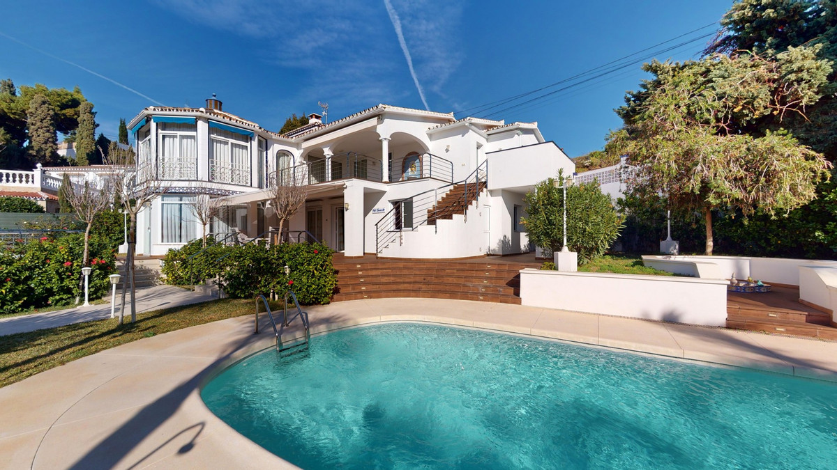 6 bedrooms Villa in Caleta de Velez, Spain No. 129021