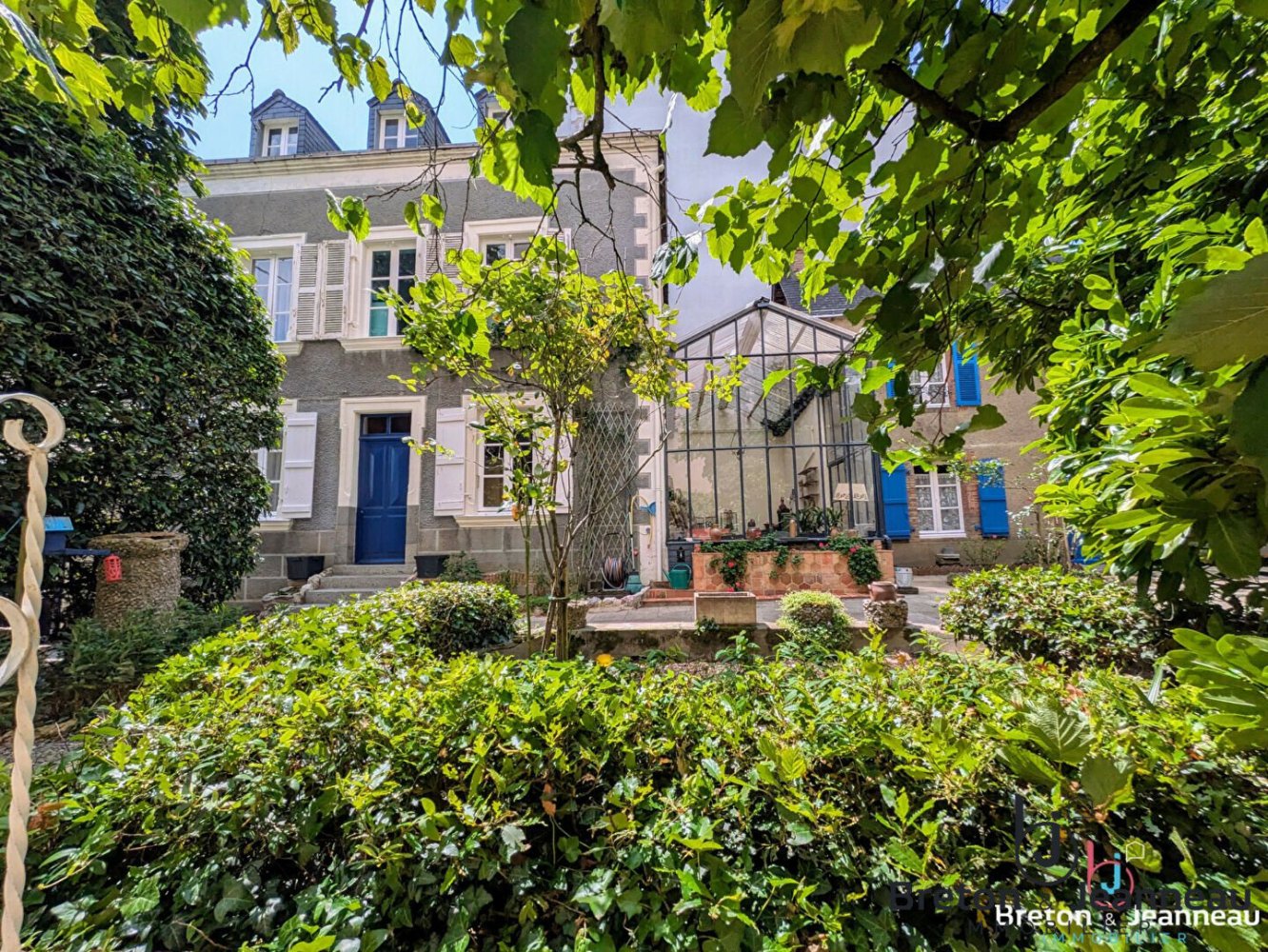 8 Schlafzimmer Haus in Laval, France, Nr. 359208