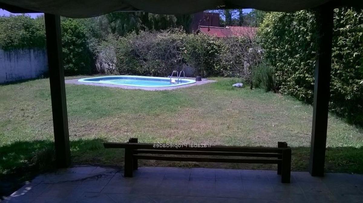 3 bedrooms House in Montevideo, Uruguay No. 3397