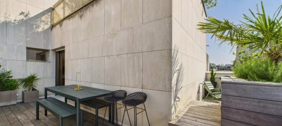 5 rooms Apartment in Paris, France No. 322616 2