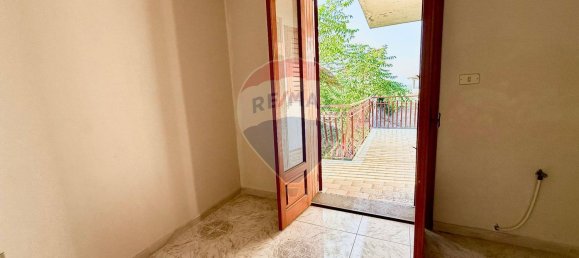 4-salle Appartement à Zafferana Etnea, Italy No. 88036 10